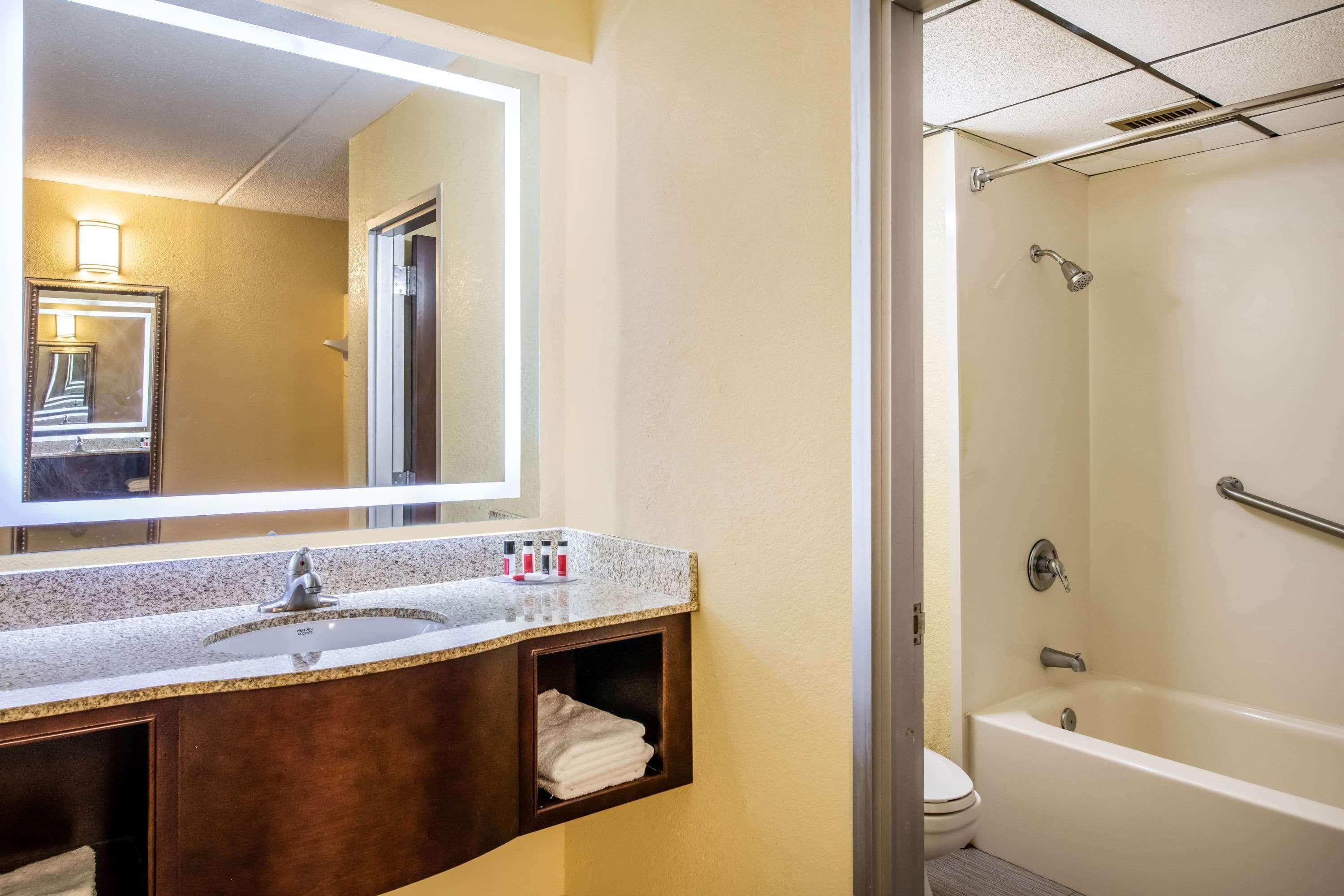 Howard Johnson By Wyndham Saugerties Bagian luar foto