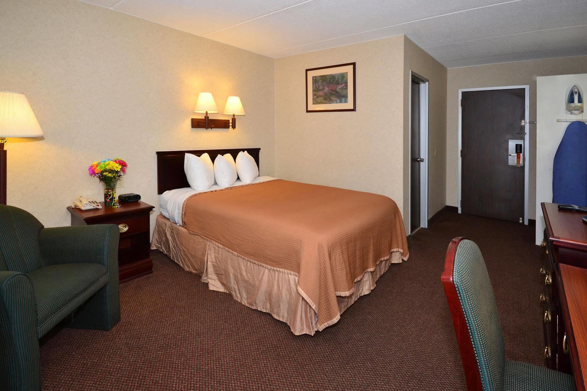 Howard Johnson By Wyndham Saugerties Bagian luar foto